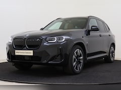 BMW iX3 - Executive / Trekhaak / Sportstoelen / Adaptieve LED / Achteruitrijcamera / Stoelverwarming