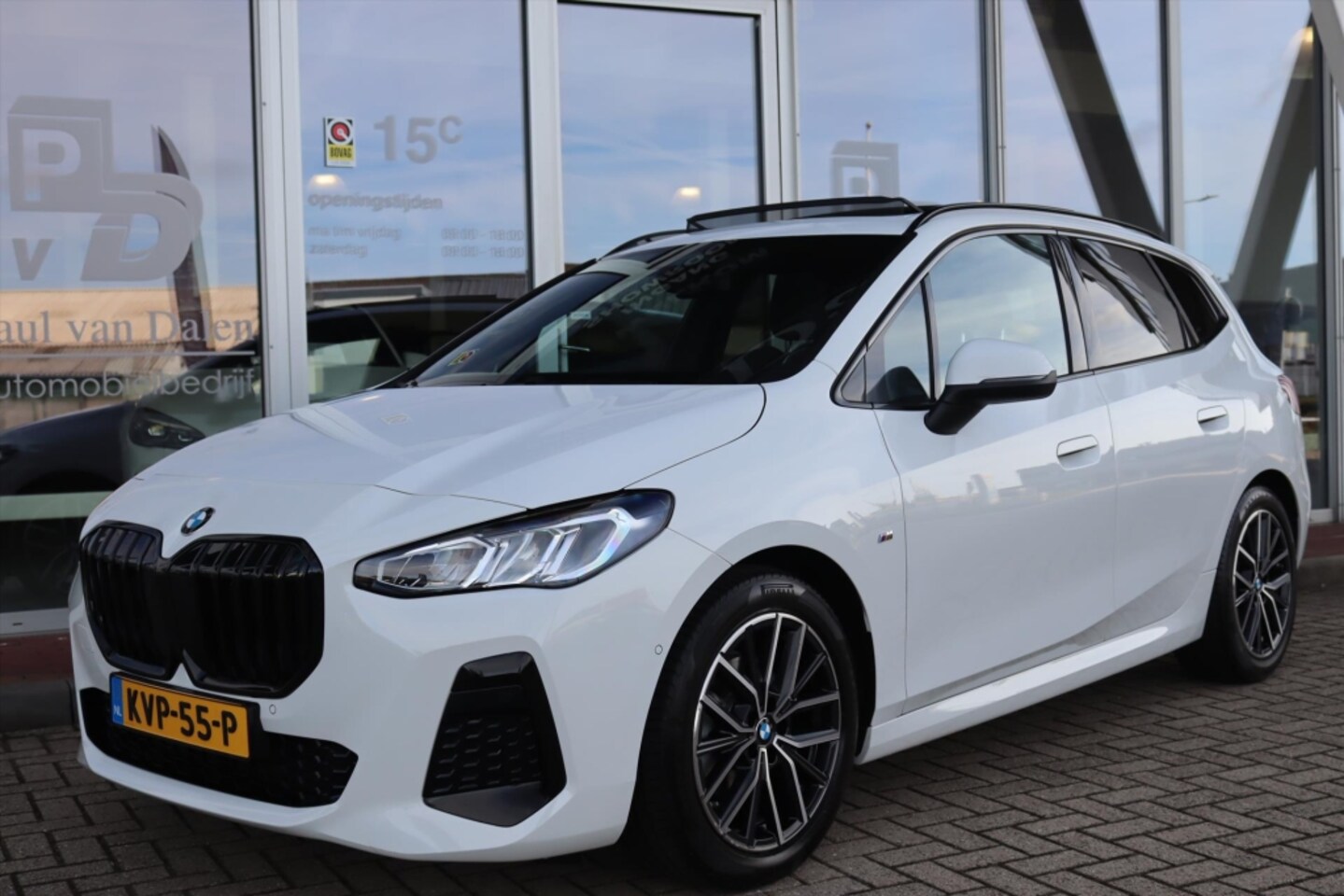 BMW 2-serie Active Tourer - (u06) 220i M-SPORT SHADOW LINE Panoramadak | Camera | Stoelverwarming | Sfeerverlichting | - AutoWereld.nl