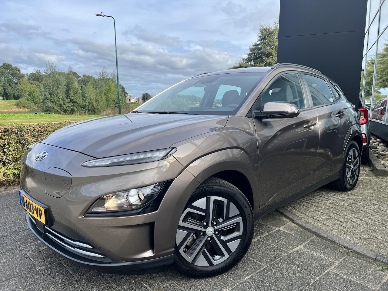 Hyundai Kona Electric - EV Comfort 64 kWh Lage kilometerstand, 3-fase, Camera, Navi, Apple Carplay/ Android Auto, - AutoWereld.nl