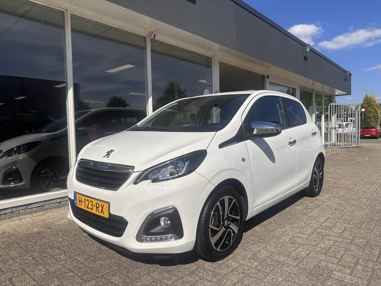 Peugeot 108 - 1.0 e-VTi Allure carplay,clima,camera - AutoWereld.nl