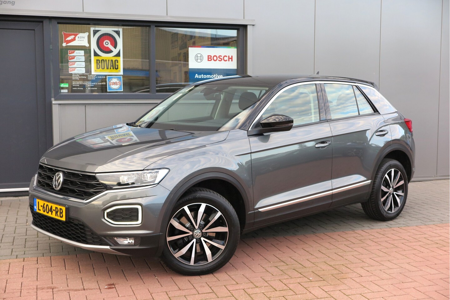 Volkswagen T-Roc - 1.0 TSI 85kw 116pk Style Led, Virtual Cockpit, LMV, Camera , Trekhaak afneembaar, DAB+ ,Na - AutoWereld.nl