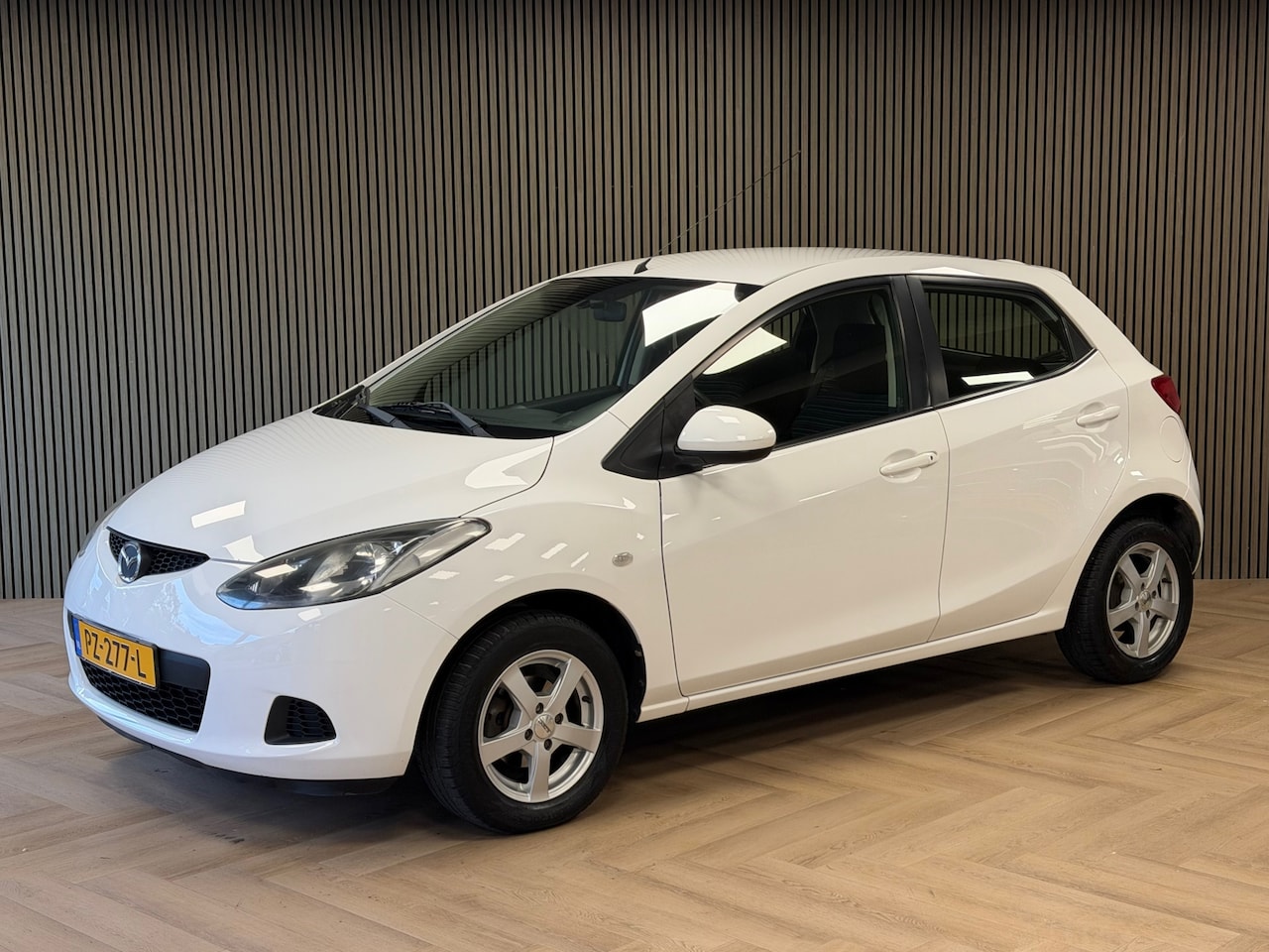 Mazda 2 - AUTOMAAT PARKEERSENSOREN ACHTER AIRCO - AutoWereld.nl