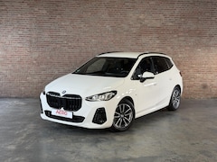BMW 2-serie Active Tourer - 220i Camera / Navi / CarPlay / DAB