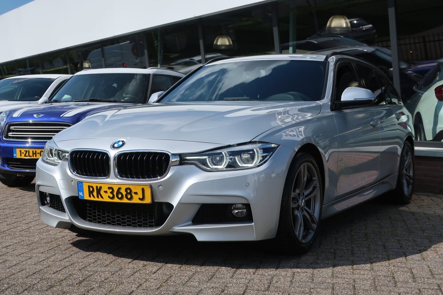 BMW 3-serie Touring - 318i Corp Lease Hig Exe. M-Sport LED_LEDER_PRO-NAVI_PDC V+A_18-INCH. - AutoWereld.nl