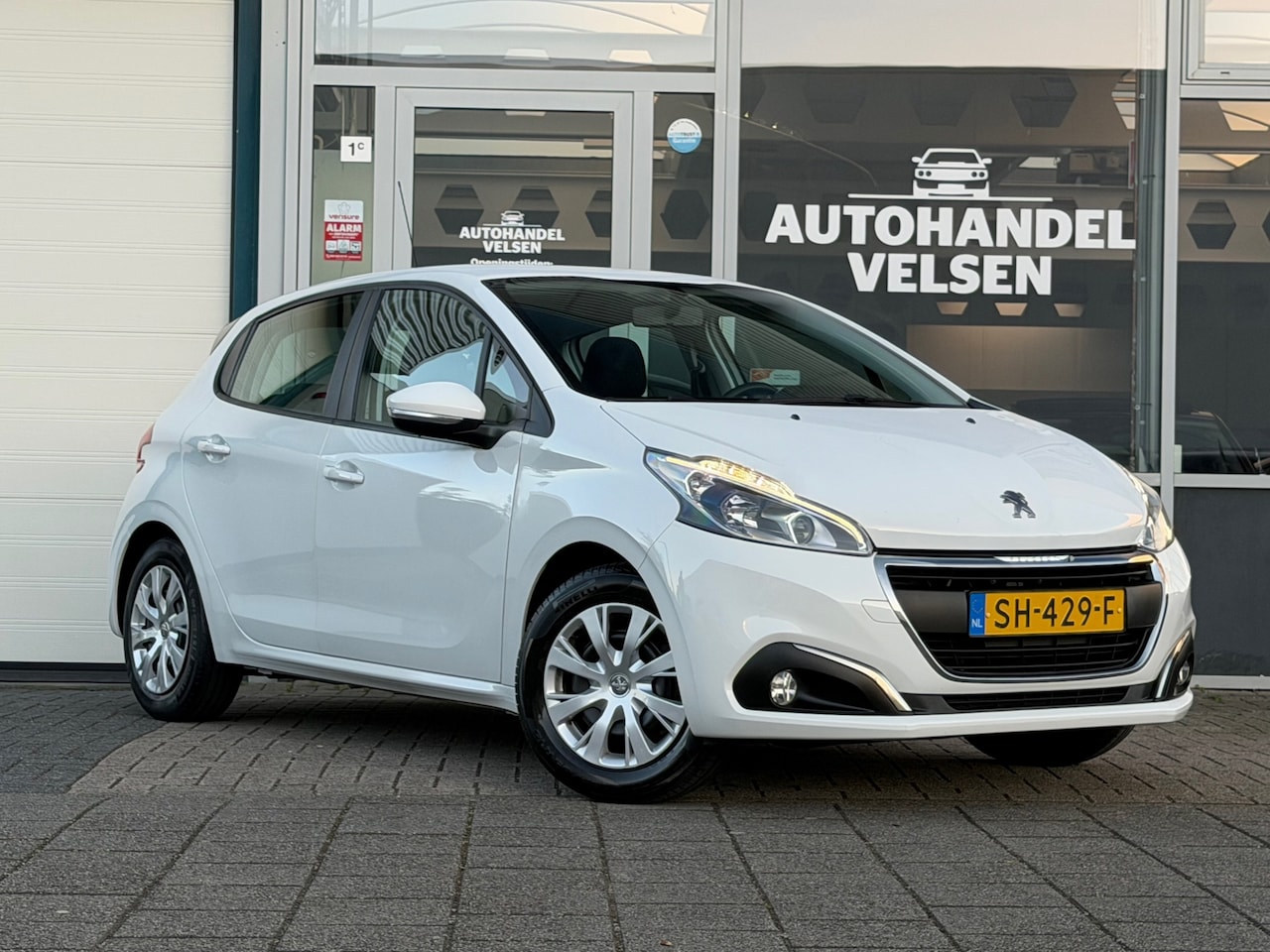 Peugeot 208 - 1.2 PureTech Blue Lion Apple carplay Airco Navi - AutoWereld.nl