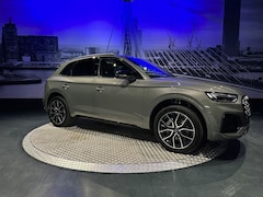 Audi Q5 - 50 TFSI e S edition Competition *Keyless*Camera*ChronosGrey*Trekhaak