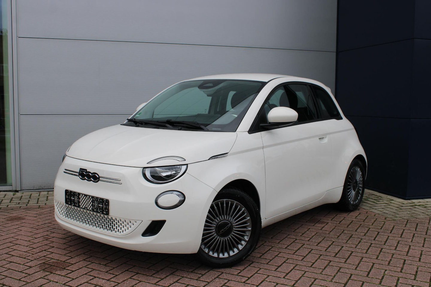 Fiat 500 - Icon 42 kWh Automaat Airco Carplay 20.687km Nieuwstaat - AutoWereld.nl