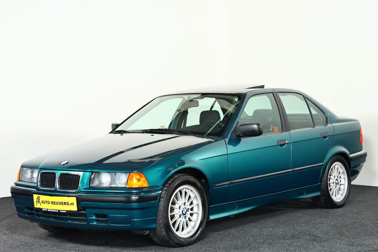 BMW 3-serie - 318i Open dak / Lichtmetaal / voor de liefhebber - AutoWereld.nl