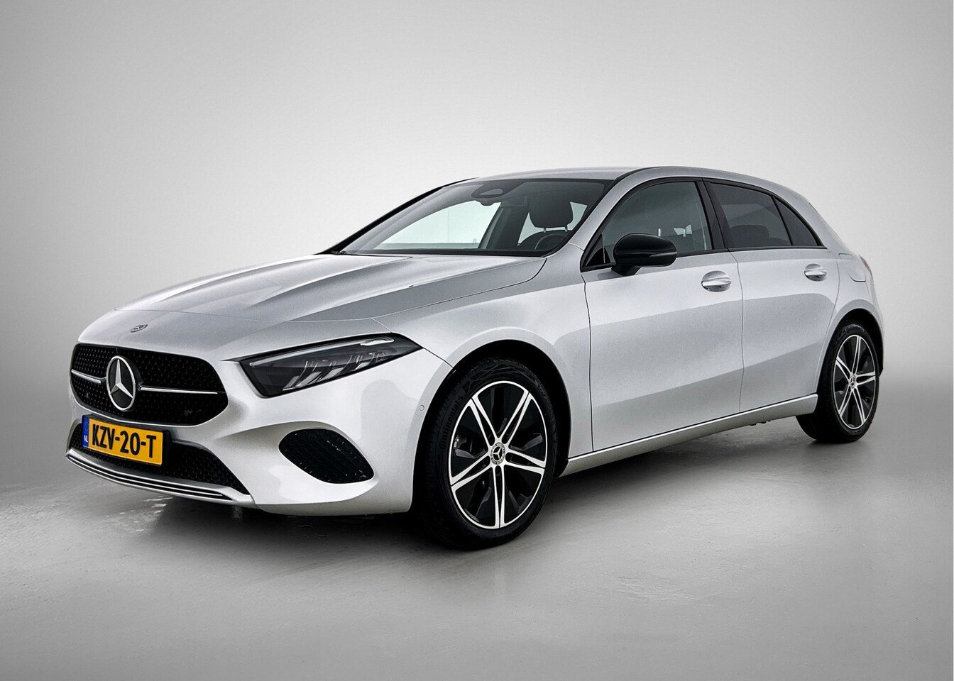 Mercedes-Benz A-klasse - 250 e Plug-In Hybride Night Pakket | 18 Inch Velgen | Ledkoplampen | Memory stoelen | Stoe - AutoWereld.nl