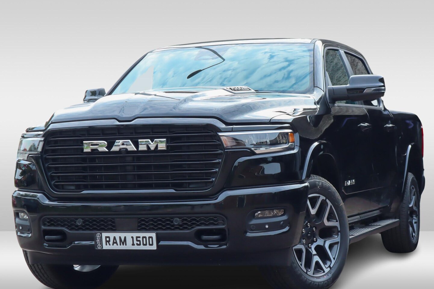 Dodge Ram 1500 - 2025 3.0L HURRICANE LARAMIE SPORT | BPM VRIJ | NIEUW | - AutoWereld.nl