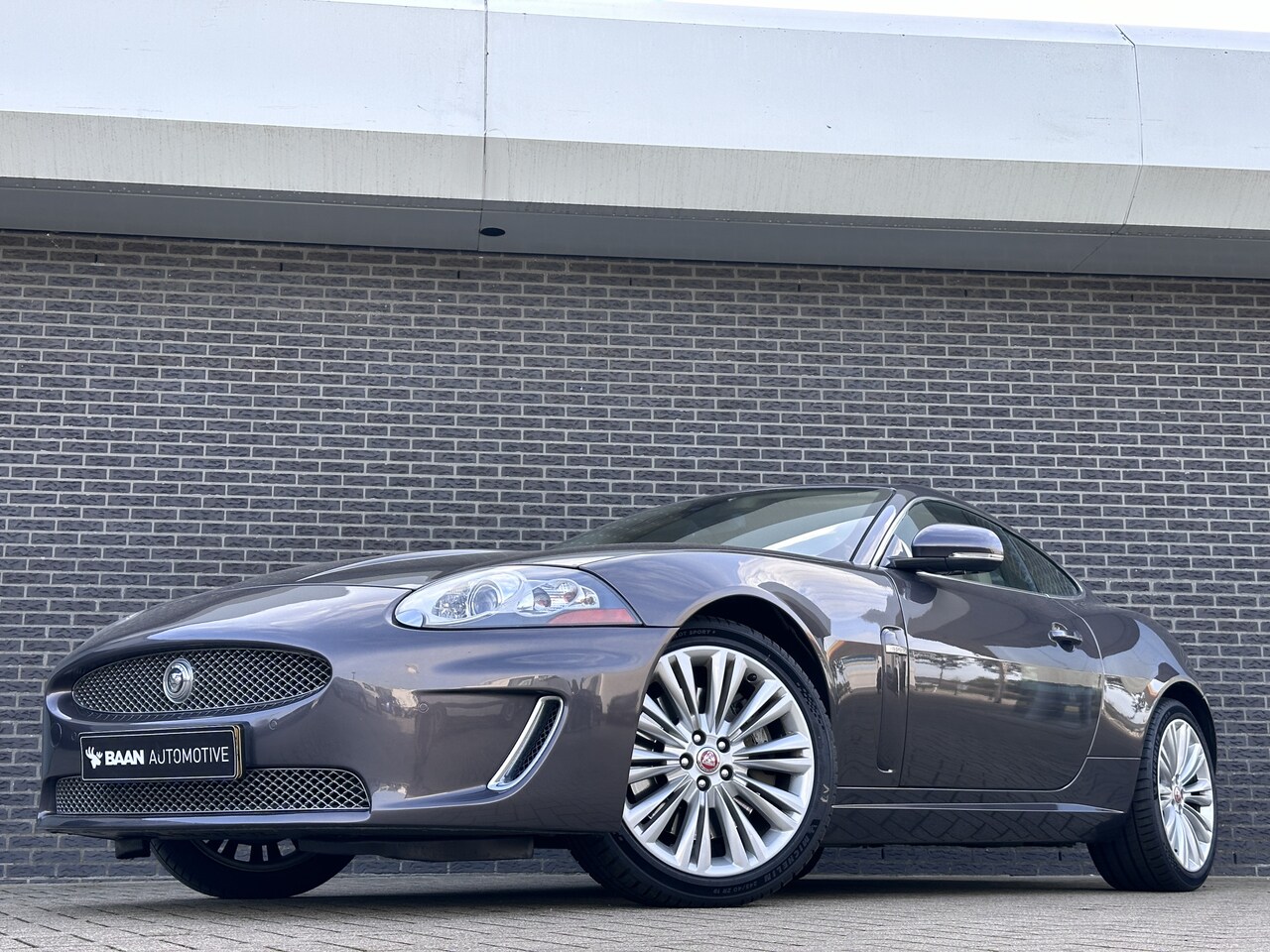 Jaguar XK - 5.0 V8 Coupé Portfolio | Bowers & Wilkins | Premium gestikt leder | Volledige historie - AutoWereld.nl