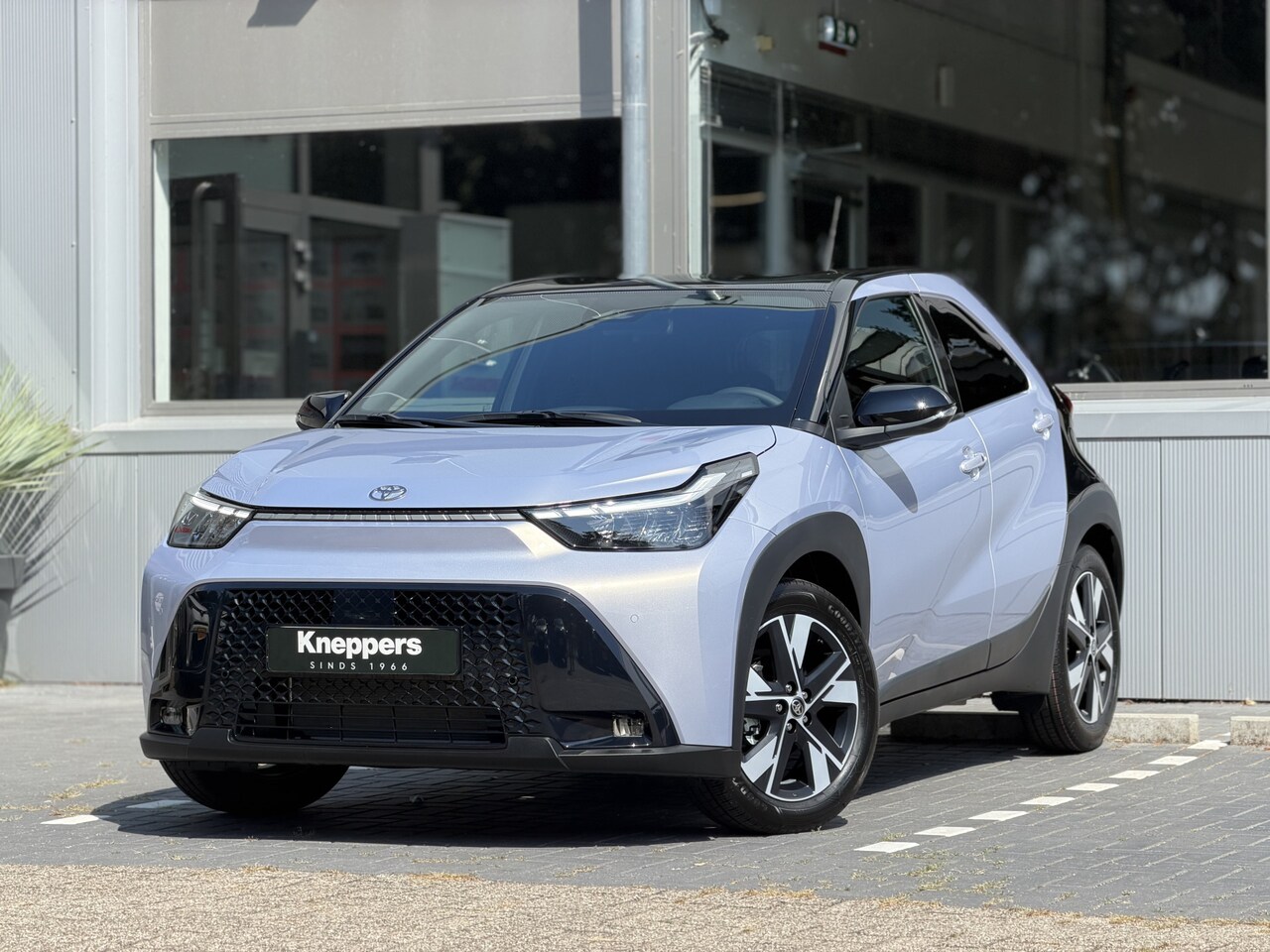 Toyota Aygo X - Hybrid 115 Pulse + Easy Pack Apple/Android, Draadloze telefoonlader, Parkeersensoren - AutoWereld.nl