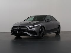 Mercedes-Benz A-klasse - 180 Star Edition AMG Line | Night | Multispaaks velgen | Panoramasdak | Achteruitrijcamera