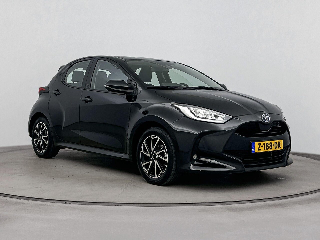 Toyota Yaris - 1.5 Hybrid Dynamic | Stoelverwarming | Apple Carplay / Android Auto | Keyless | Adaptive C - AutoWereld.nl