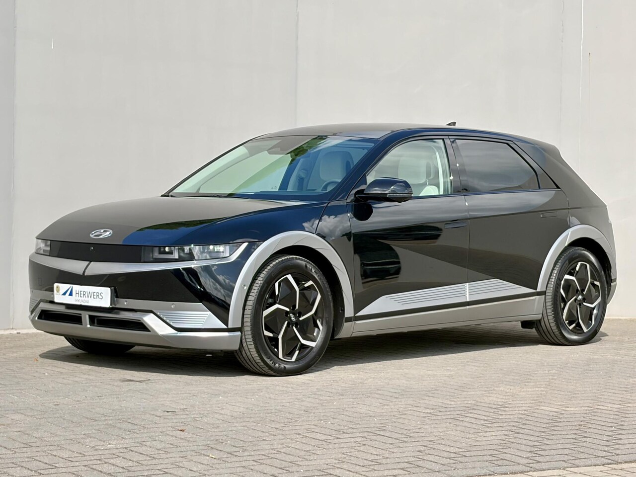 Hyundai IONIQ 5 - Lounge 77.4 kWh / Relax Pakket / SOH 99% / Dealer Onderhouden / Fabrieksgarantie tot 11-04 - AutoWereld.nl