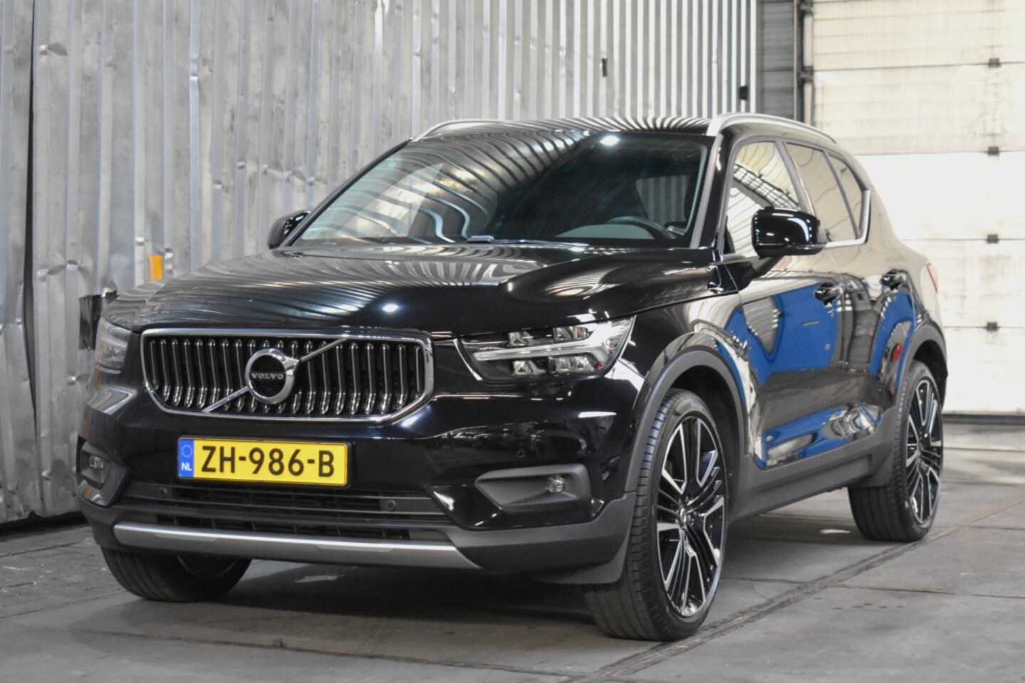 Volvo XC40 - T4 190PK Inscription | Leder | Trekhaak | BLIS | Harman Kardon | - AutoWereld.nl