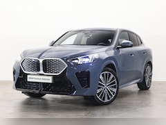 BMW iX2 - xDrive30 M Sport / Sportstoelen / Comfort Access / Head-Up / Adaptieve LED / Stoelverwarmi