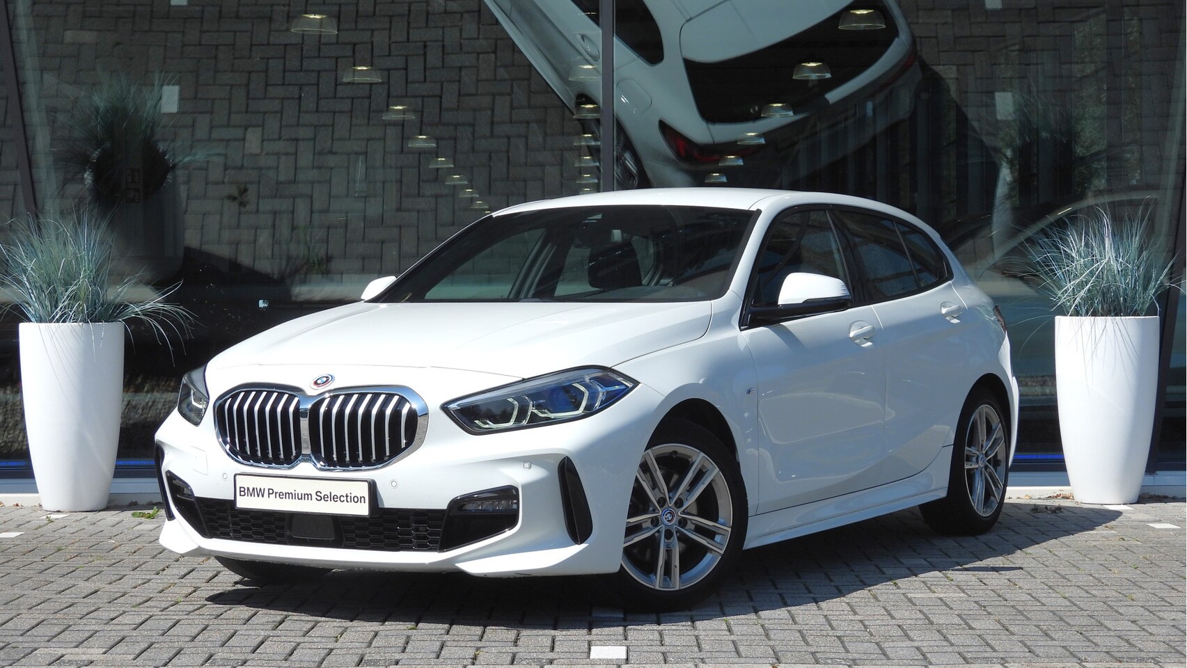 BMW 1-serie - 118i Executive M Sport Automaat / Sportstoelen / LED / Cruise Control / Multifunctioneel s - AutoWereld.nl