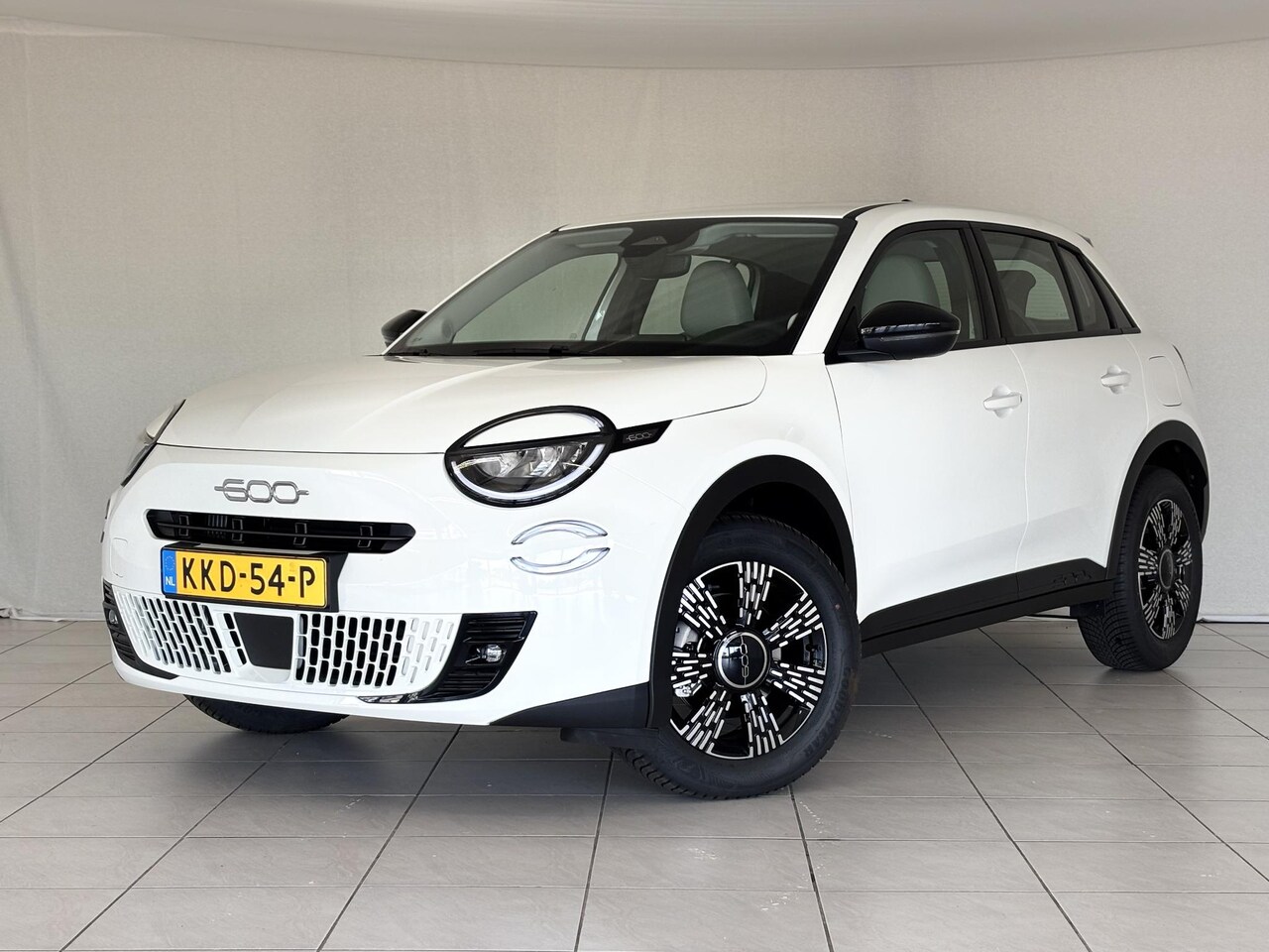 Fiat 600 - 1.2 Hybrid Icon 145 PK | Apple-Android | Cruise Control | Parkeersensoren - AutoWereld.nl