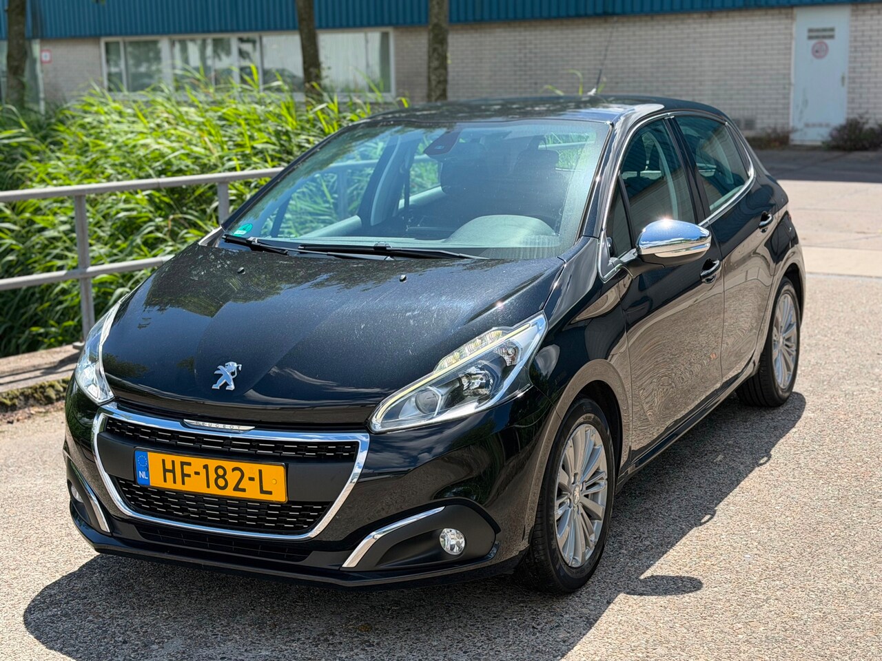 Peugeot 208 - 1.2 PureTech Allure!Automaat!Navi!PDC!Clima! - AutoWereld.nl