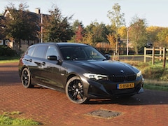 BMW 3-serie Touring - 320e | Facelift | 19 Inch | Camera | Sfeerverlichting | Cruise Control | Leer | NL-Auto |