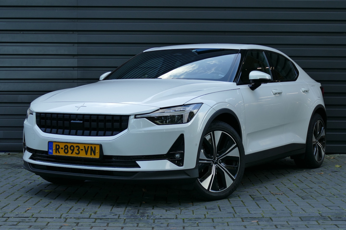Polestar 2 - LONG RANGE DUAL MOTOR 78KWH / CAMERA V+A / ELEKTR. TREKHAAK / SOH 93,64% / STOELVERWARMING - AutoWereld.nl