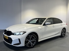 BMW 3-serie - 320e | Navigatie/Android/Apple Carplay | M-Pakket | Sfeerverlichting | LM Velgen | Cruise