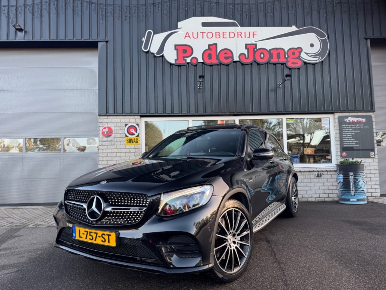Mercedes-Benz GLC-klasse - AMG 43 4MATIC Panoramadak Trekhaak Luchtvering Camera V6 368pk Gedocumenteerd onderhouden - AutoWereld.nl