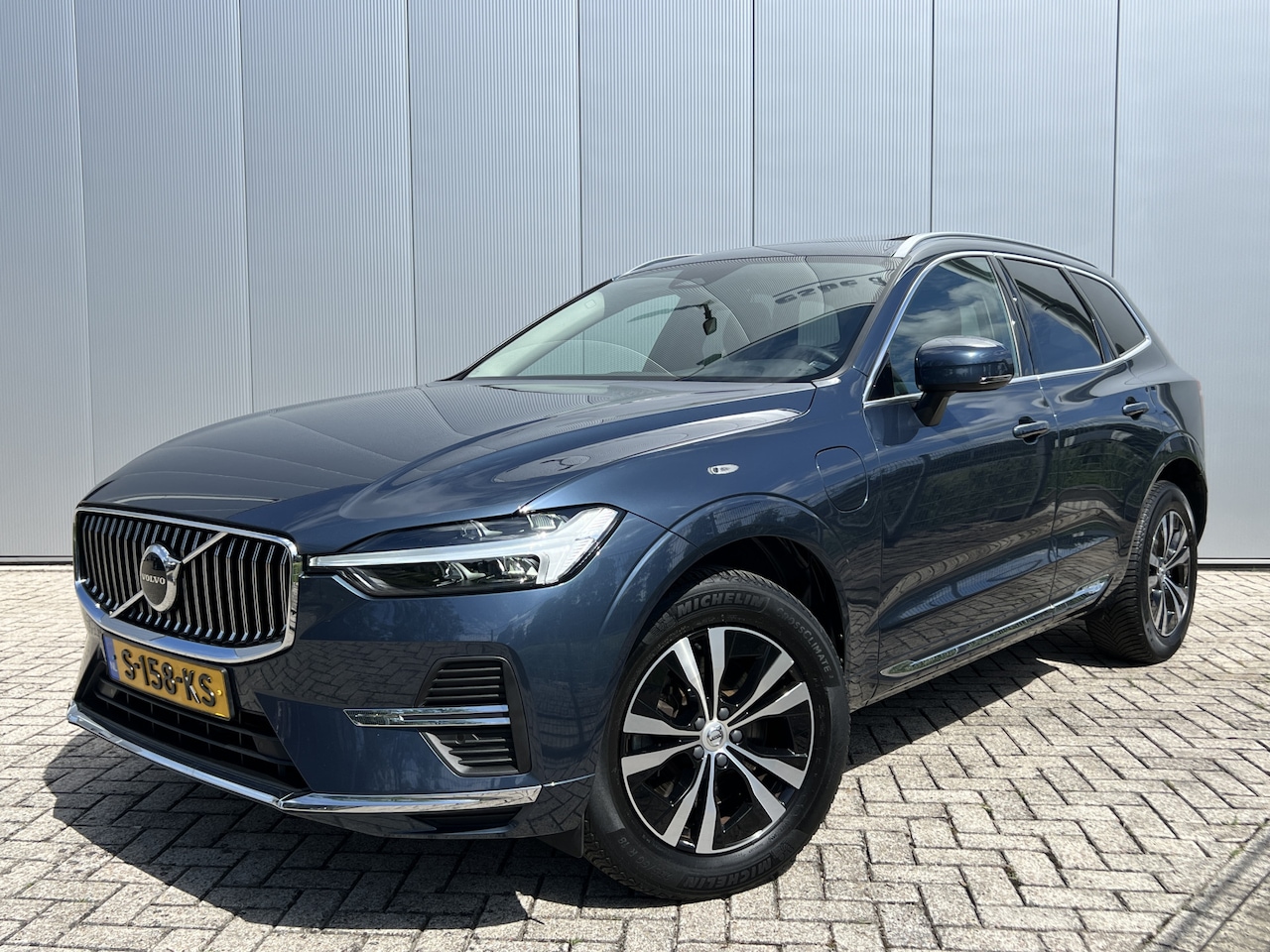 Volvo XC60 - T6 Hybride AWD Bright Long Range Trekhaak Panoramadak Camera Leder Navigatie Adaptieve Cru - AutoWereld.nl