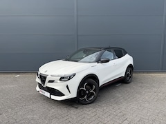 Alfa Romeo Junior - 1.2 Turbo Hybrid Ibrida Speciale (Elektrische Klep - LED - Keyless Entry - Parkeersensoren