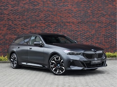 BMW 5-serie Touring - 530e xDrive | Individual - B&W - HUD - Trekhaak