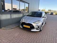 Toyota Yaris - 1.5 VVT-i 125pk Business Plus LED/HUD/KEYLESS/CAMERA/WINTERPACK/ADAPT.CRUISE