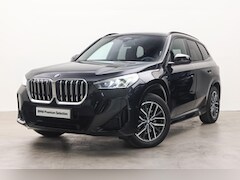BMW X1 - sDrive20i M Sport Automaat / Trekhaak / Achteruitrijcamera / Sportstoelen / M Adaptief ond