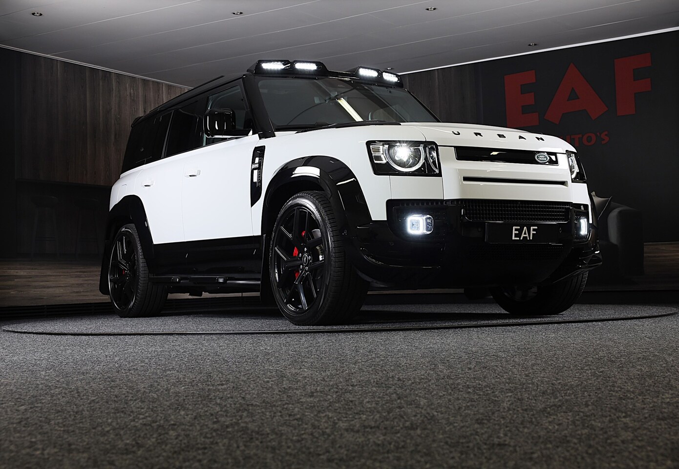 Land Rover Defender 110 - 2.0 P300e 110 X-Sport SE / Head Up / Koelbox / Memory / Meridian / 360 Camera / Open Pano - AutoWereld.nl