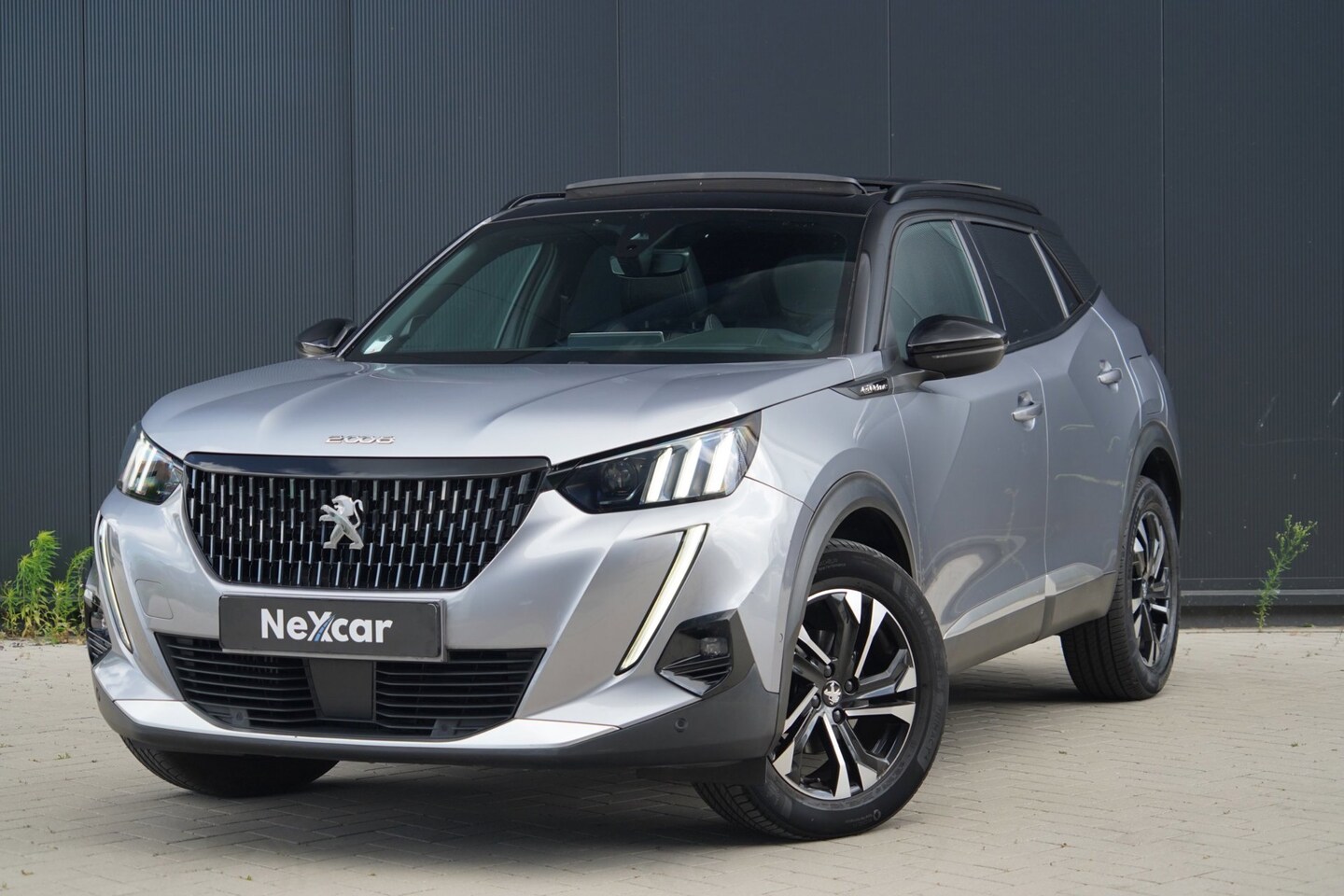 Peugeot 2008 - 1.2 PureTech GT-line lPANOlCarplaylCameral 3D-CockpitlStoelverwarmingl - AutoWereld.nl