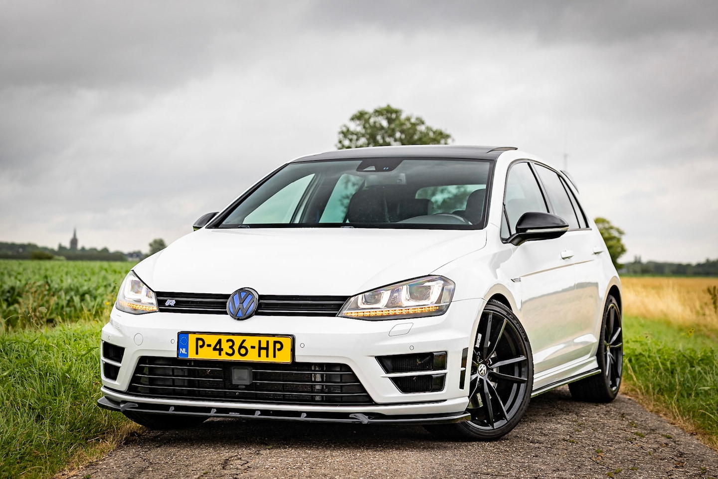 Volkswagen Golf - 2.0 TSI R 4Motion DSG / PANO / CARBON STUURWIEL / BOMVOLL OPTIES!! / - AutoWereld.nl