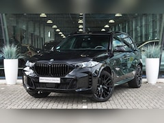 BMW X5 - xDrive50e M Sport Automaat / Panoramadak / Sportstoelen / Adaptieve LED / Soft-Close / Par