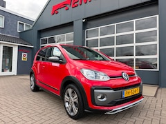 Volkswagen Up! - 1.0 BMT cross up / Camera / Cruise / Clima / DAB / 75 PK / Zeer Kompleet