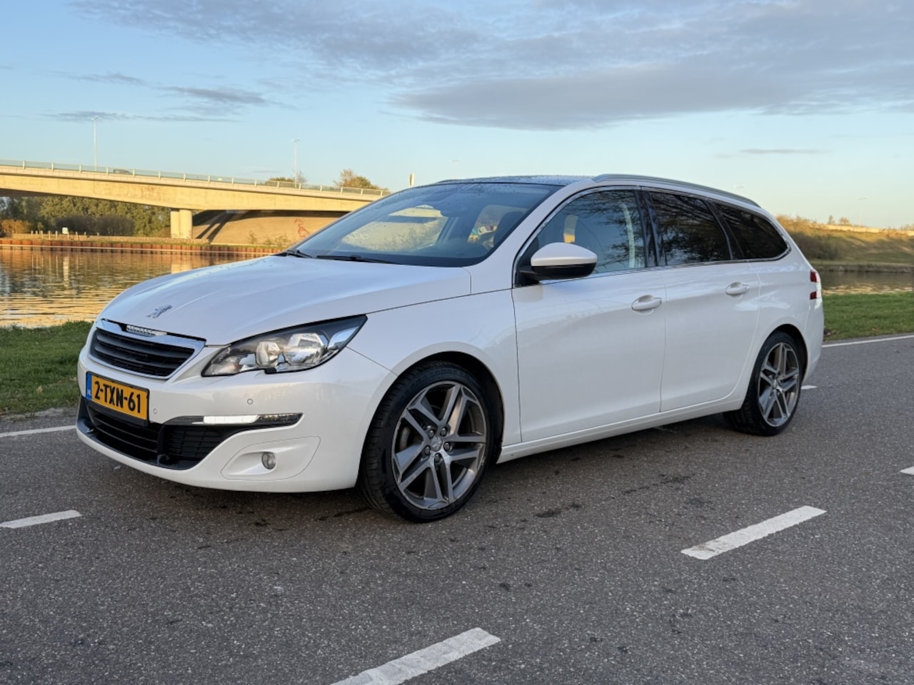 Peugeot 308 SW - 1.6 BlueHDI B. L. Ex - AutoWereld.nl