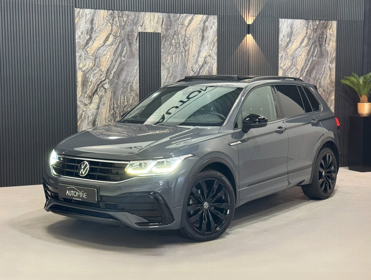 Volkswagen Tiguan - 1.5 TSI DSG 3x R-line|PANO|SFEER|360cam|MEMORY|LEDER - AutoWereld.nl