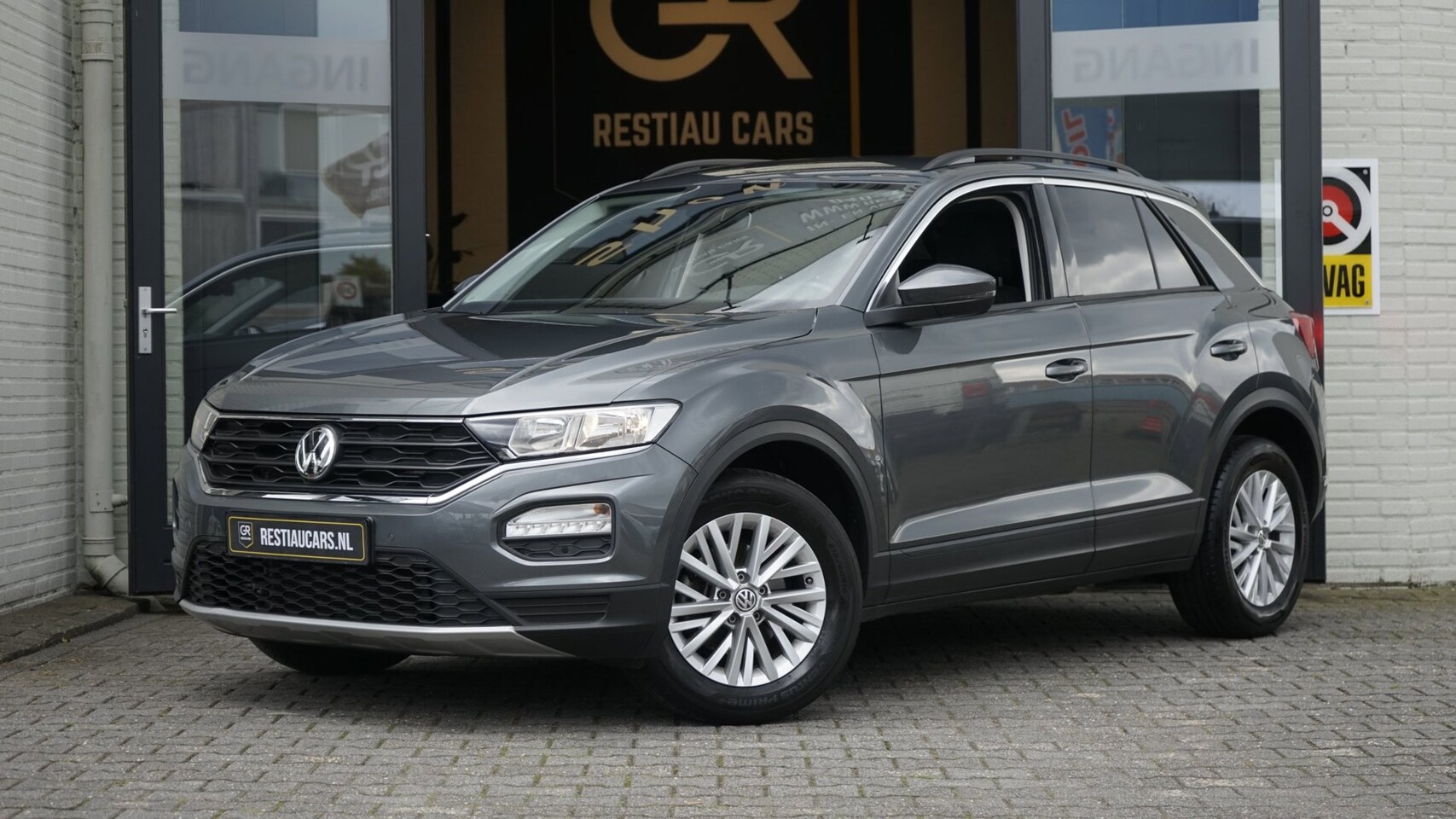 Volkswagen T-Roc - 1.5 TSI AUTOMAAT|ACC|CAMERA|CARPLAY|CLIMA|NAVIGATIE|PARKEERSENSOREN - AutoWereld.nl