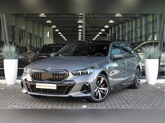 BMW 5-serie Touring - 530e M Sport Automaat / Trekhaak / Panoramadak / Comfort Access / Stoelventilatie / Bowers