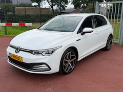 Volkswagen Golf - 1.5 eTSI Style IQ light Camera Sfeer Memory ACC