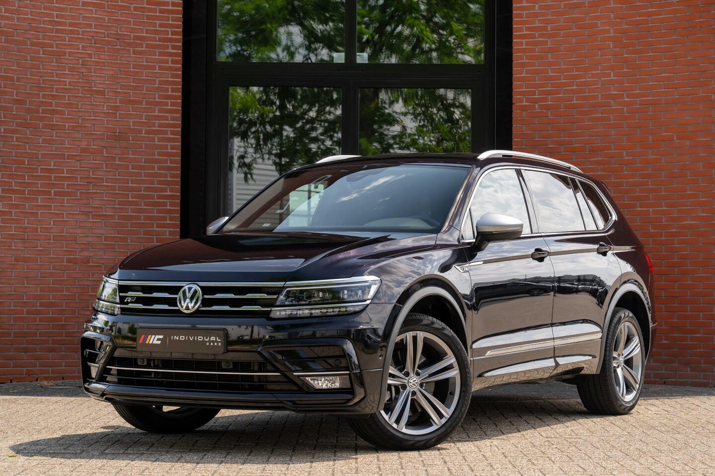 Volkswagen Tiguan Allspace - 2.0 TSI 4Motion 7p. 190pk R-Line Int/Ext Full LED - AutoWereld.nl