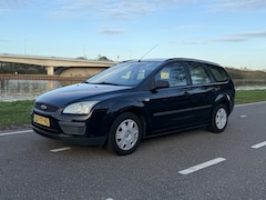 Ford Focus Wagon - 1.6-16V Trend