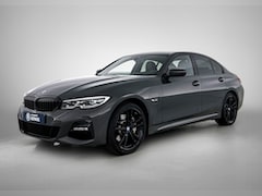 BMW 3-serie - 330e xDrive | Dravit Grau | Camera | Stoelverwarming | Memory Stoelen |