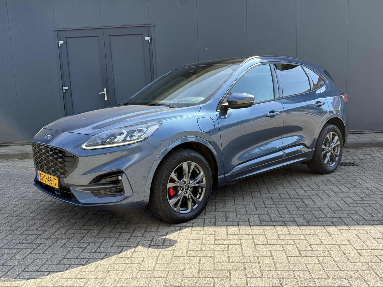 Ford Kuga - 2.5 PHEV ST-Line X / Panorama schuifdak / 1.500 kg trekgewicht / Parkeer assistent / Navi - AutoWereld.nl