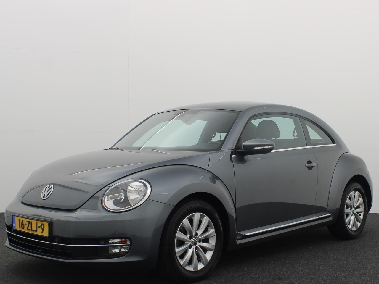 Volkswagen Beetle - 1.2 TSI Design NAVI / CLIMA / PDC / BLUETOOTH / CRUISE / GOED OH / NL-AUTO - AutoWereld.nl