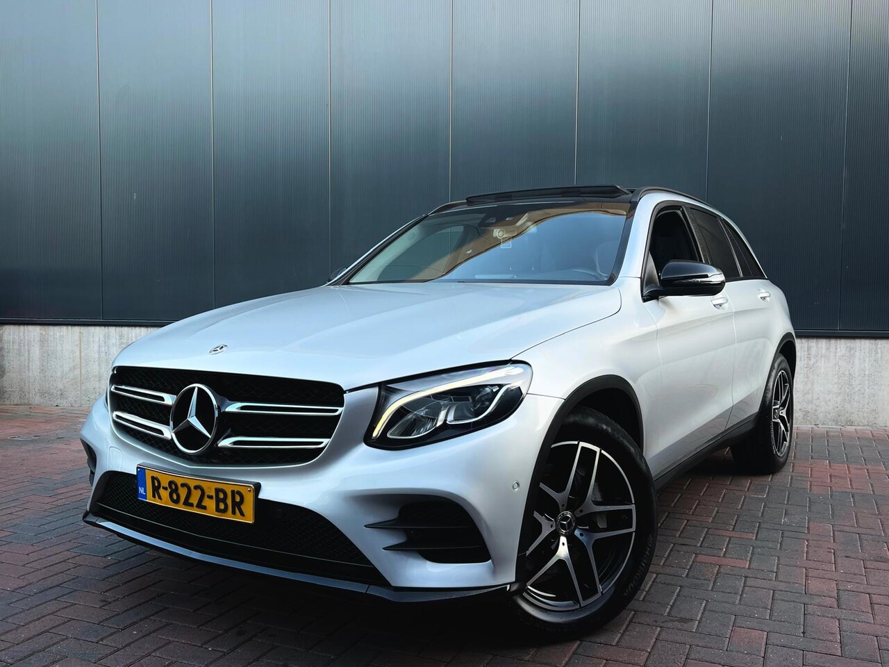 Mercedes-Benz GLC-klasse - 250 4MATIC * AMG * Pano * Cruise * Led * Leer * Goed Onderhouden * - AutoWereld.nl