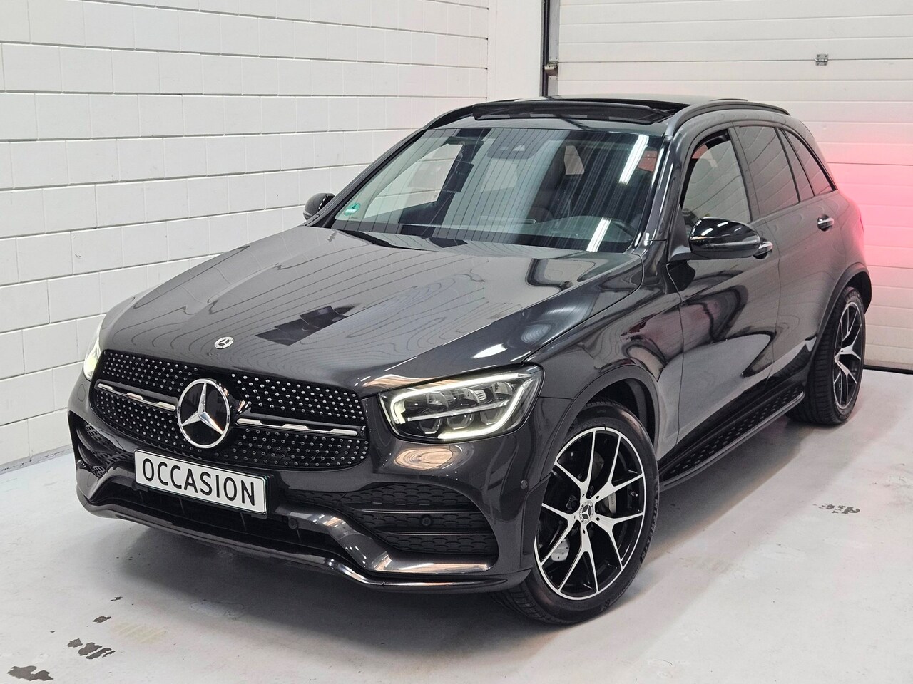 Mercedes-Benz GLC-klasse - 300e 4-MATIC AMG | PANO| AIRMATIC | Night Pakket | Keyless | CARPLAY | Trekhaak - AutoWereld.nl